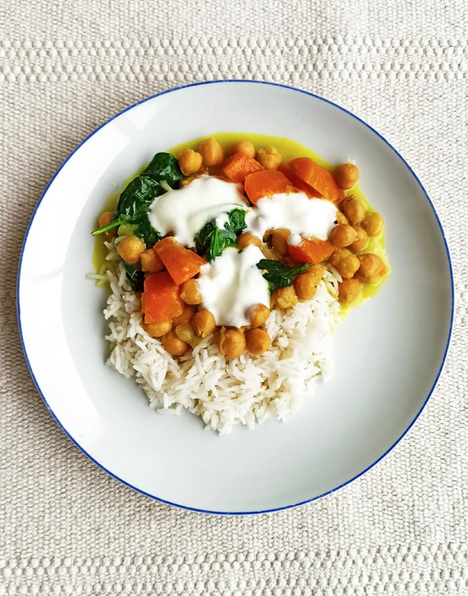 un plato de comida