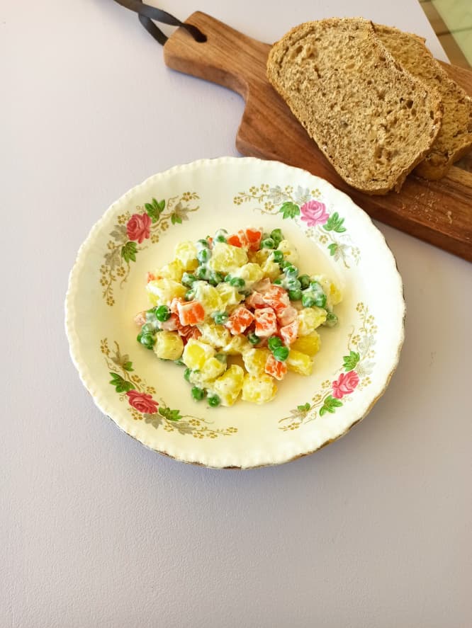 un plato de comida